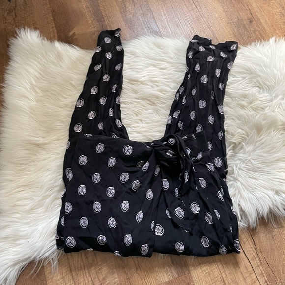 URBAN OUTFITTERS Tia Wrap Trousers - Picture 4 of 4